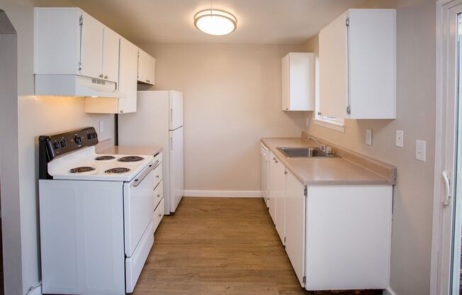2 beds, 1 bath, 807 sqft, $1,695, Unit E6