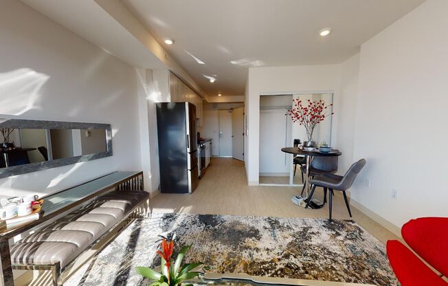 Studio, 1 bath, 350 sqft, $2,740, Unit 345 6th St, Unit 805