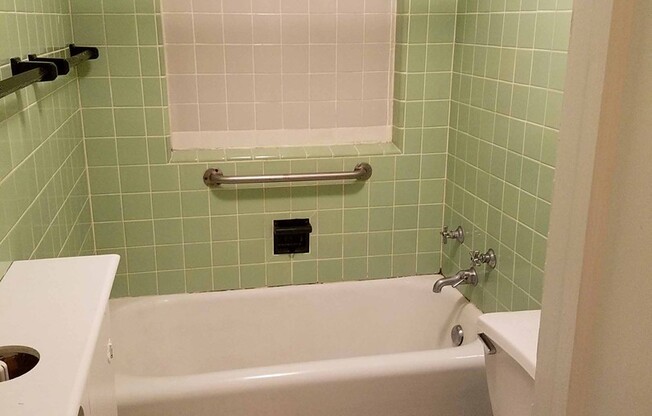 1 bed, 1 bath, 572 sqft, $1,450, Unit Old King Edward 44