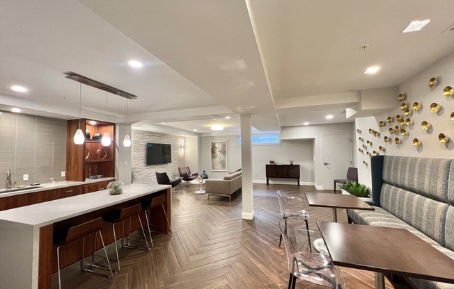 1 bed, 1.5 baths, 869 sqft, $3,750, Unit 401