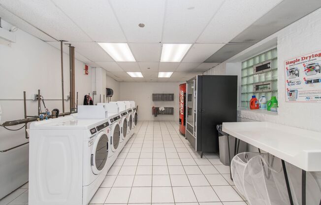 Studio, 1 bath, 200 sqft, $939, Unit 352