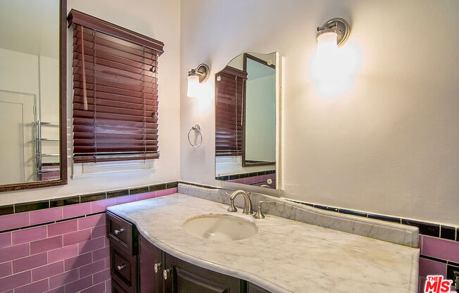 1071 S CLOVERDALE AVE