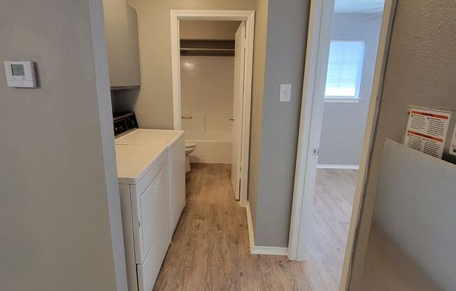 2 beds, 1 bath, $925, Unit 501