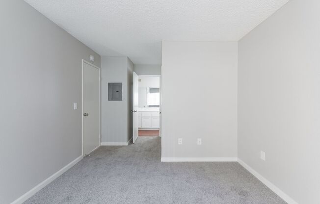 1 bed, 1 bath, 612 sqft, $2,100, Unit 049