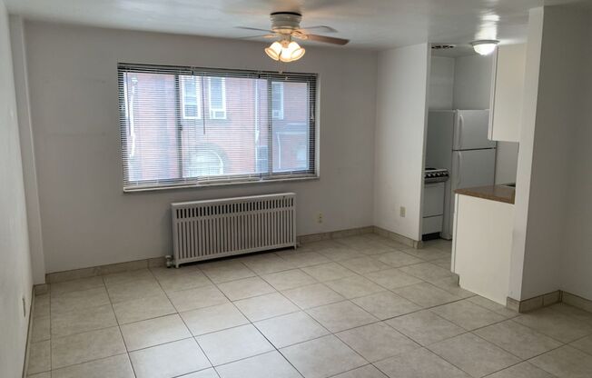 1 bed, 1 bath, 529 sqft, $1,375, Unit B4
