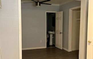 1 bed, 1 bath, $1,300, Unit 10