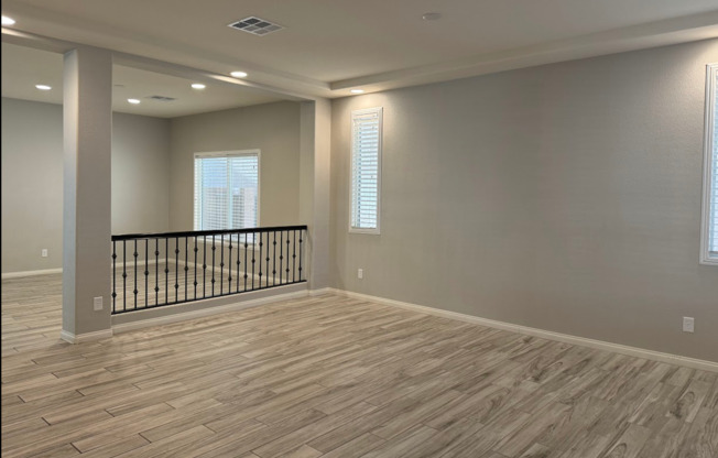 Large Stunning 5 Bedroom Home in the SouthWest