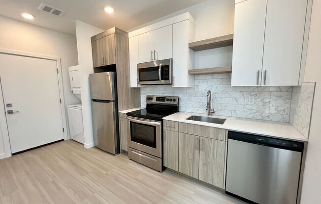 Studio, 1 bath, 326 sqft, $1,195, Unit 9