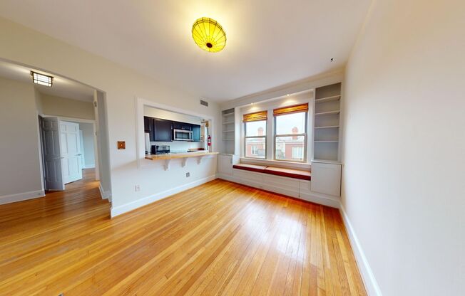 Historic Capitol Hill One Bedroom W/Open Floor Plan & Fireplace