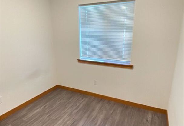 3 beds, 1 bath, $2,425, Unit 1210 #303