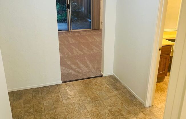 2 beds, 1 bath, $3,000, Unit Unit 133