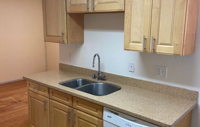 One bedroom one bathroom available now Burlingame
