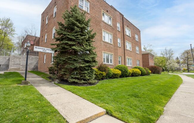 Meadowbrook Apartments