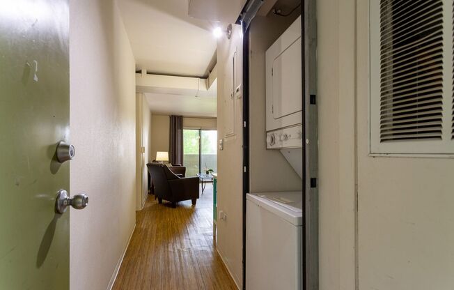 2 beds, 1 bath, $895, Unit 2 BR 1BA