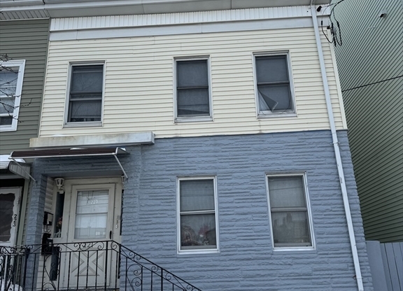 221 TRENTON ST