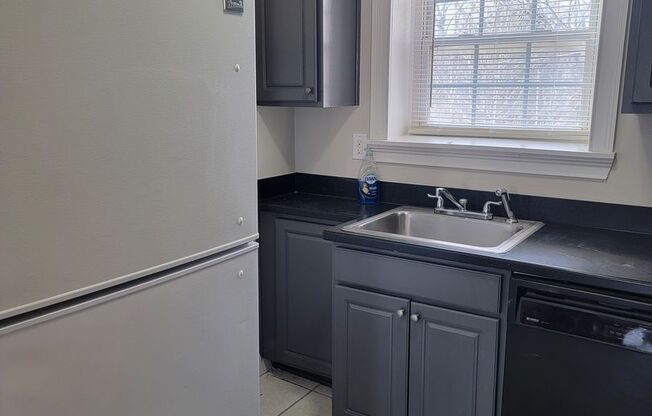 2 beds, 1 bath, $1,360