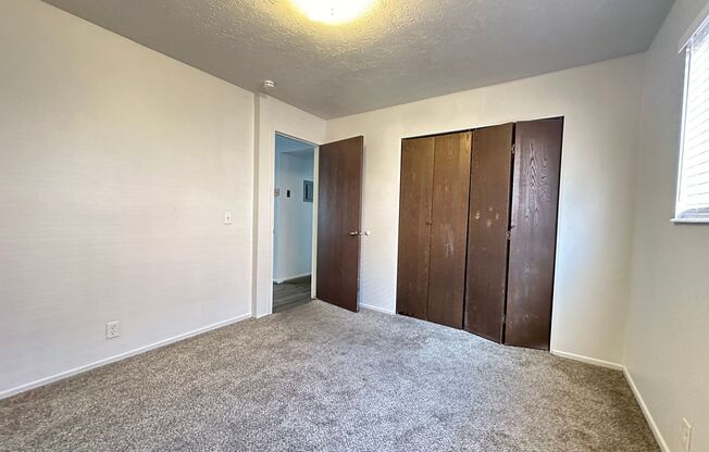 2 beds, 1 bath, 990 sqft, $1,100, Unit 274