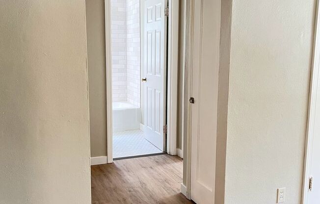 Charming 2 bedroom home, garage parking!
