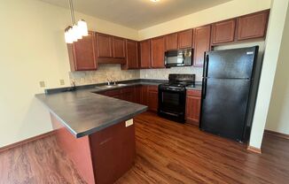 2 beds, 1 bath, 880 sqft, $1,550, Unit 321