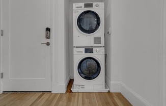 2 beds, 1 bath, $3,400, Unit 400