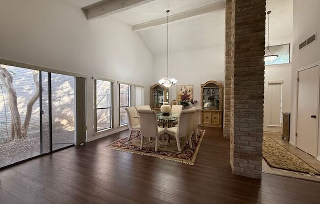 Prestigious Gated Living in Mission Trace- Fully Furnished - Minutes from Medical Center