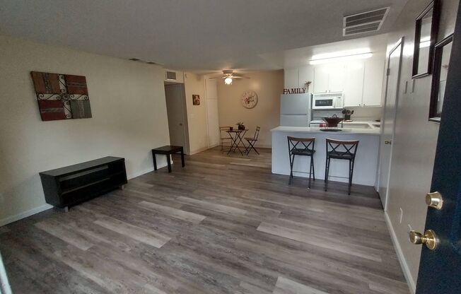 2 beds, 1 bath, 838 sqft, $1,475, Unit HL813