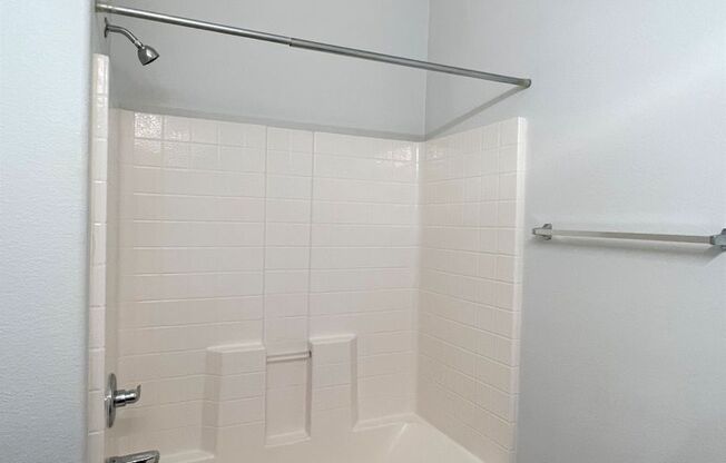 3 beds, 2.5 baths, $1,985, Unit UNIT 1045