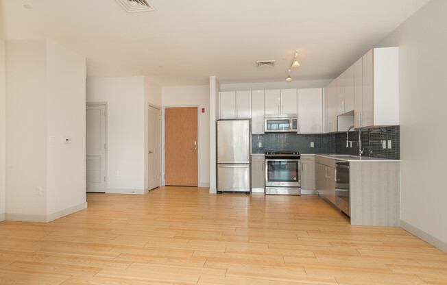 1 bed, 1 bath, 687 sqft, $3,190, Unit 305