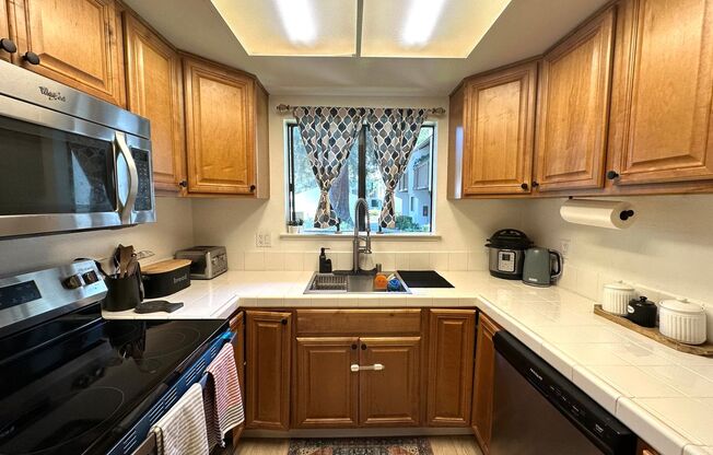 Beautiful Santa Clara Condo  Two Bedrooms One Bath  Superb Location.