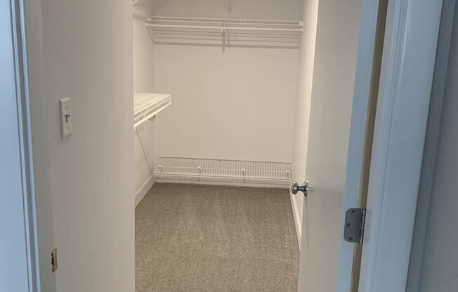 1 bed, 1 bath, 986 sqft, $2,400, Unit 2E