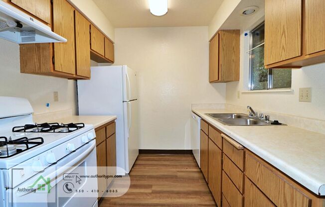 2 beds, 1 bath, 950 sqft, $1,200, Unit Unit 3