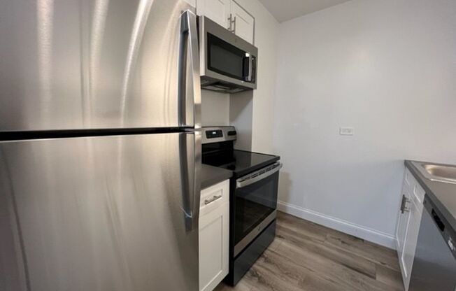 2 beds, 1 bath, 1,100 sqft, $1,995, Unit 0701