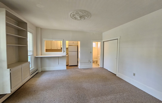 40 E MAIN ST
