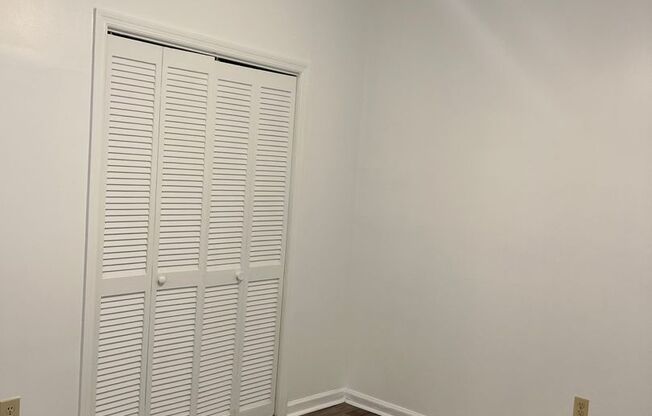2 beds, 1 bath, 900 sqft, $1,300, Unit C6