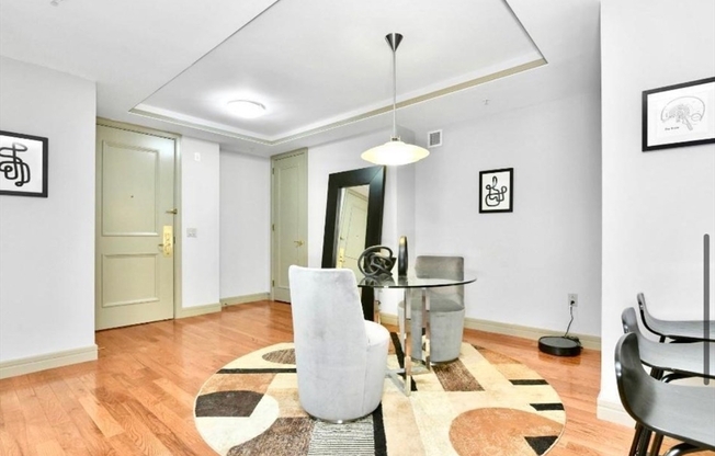 1 bed, 1.5 baths, 965 sqft, $4,350, Unit 703