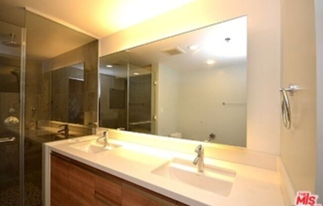 2 beds, 3 baths, 1,690 sqft, $5,500, Unit 1611