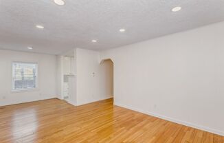 Bright and Spacious 2 Bedroom Duplex!