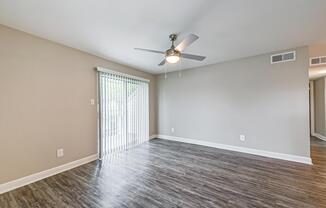 2 beds, 1.5 baths, 900 sqft, $1,350