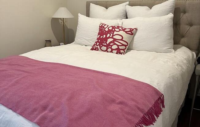 Studio, 1 bath, $4,600, Unit 6M