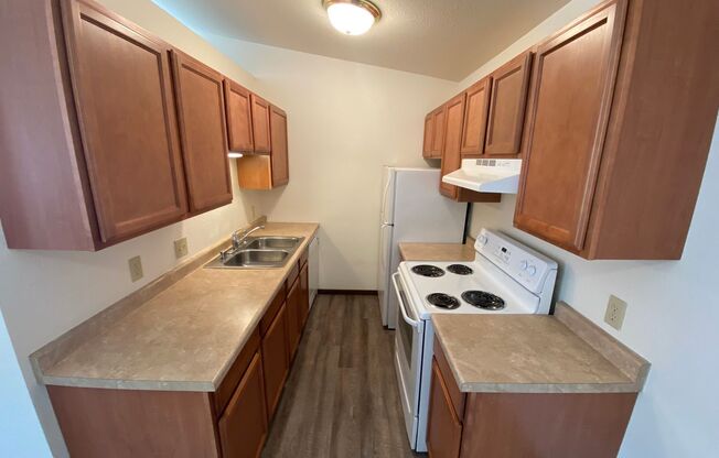 2 beds, 1 bath, $1,175, Unit 1966-7