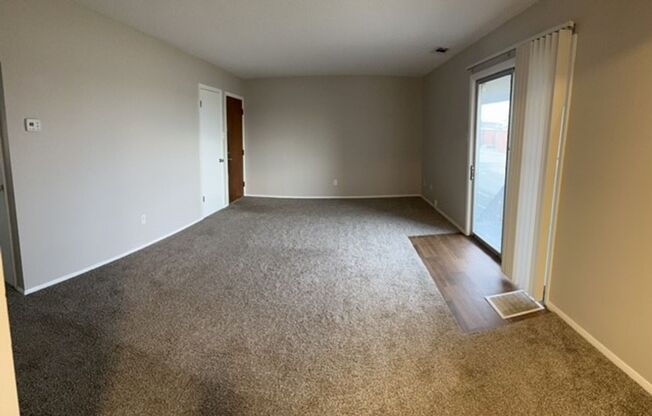 2 beds, 1 bath, 800 sqft, $819, Unit D43