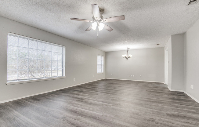 1601 RIDGEVIEW DR