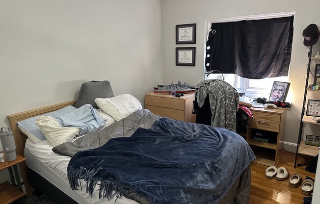 2 beds, 1 bath, $2,930, Unit 4