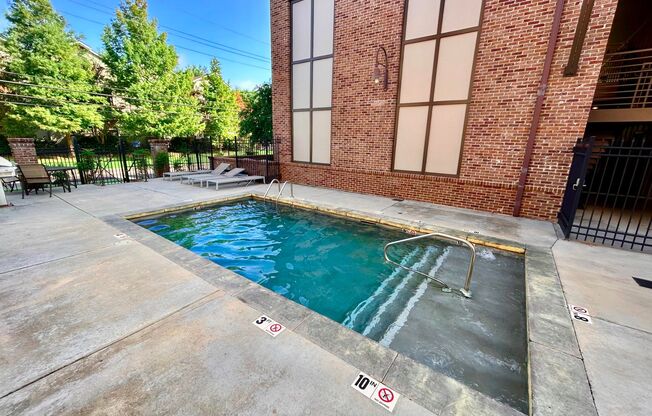 2 Bedroom Condo In A Very Desirable Gated Community Near LSU!