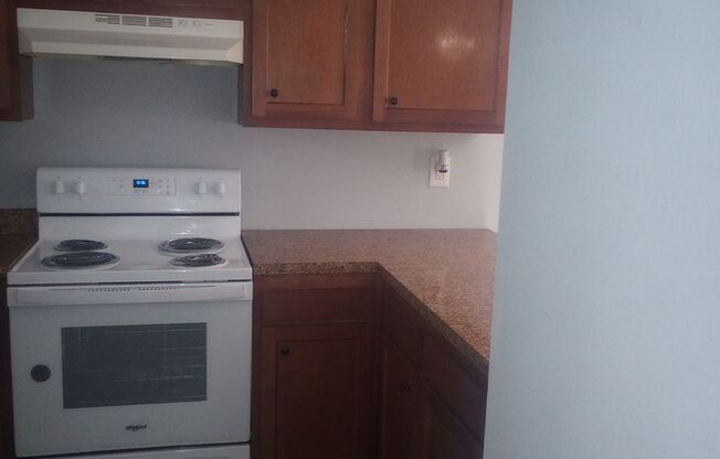 3 beds, 2 baths, $1,100