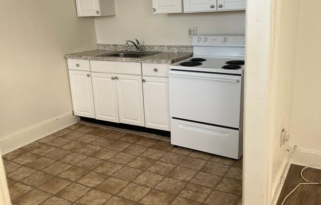 1 bed, 1 bath, $1,350, Unit 802 Beaver St 2nf Fl