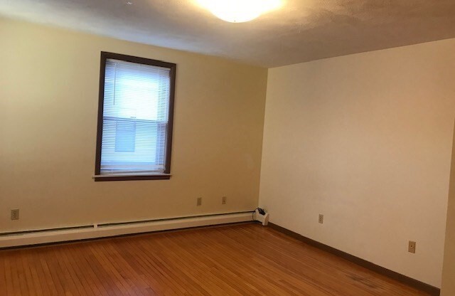 3 beds, 1 bath, 1,200 sqft, $2,400, Unit 3