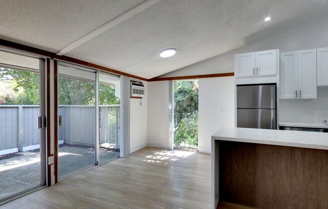 2 beds, 1 bath, 900 sqft, $2,783, Unit 126