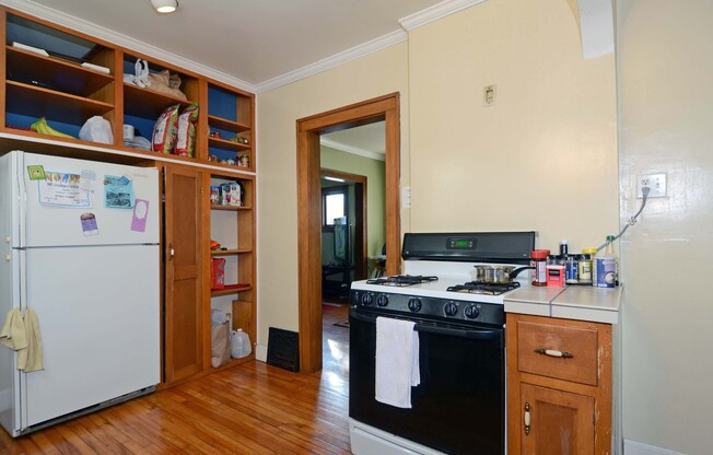 Beautiful 3 Bedroom Single Family Home! Convenient Location, Fenced in Yard, 2 Car Garage & MORE!!!