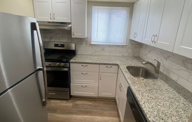 2 beds, 1.5 baths, 940 sqft, $2,500, Unit 84 B